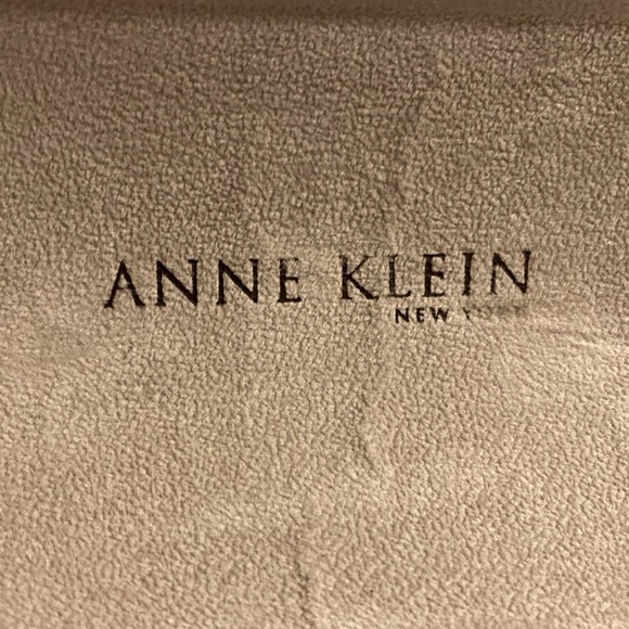 Anne Klein New York Embossed Brown Leather Hard Shell Magnetic Eyeglass Case - Picture 8 of 9